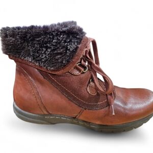 Vintage G.H. BASS Heritage Leather Shearling-Lined Ankle Boots. Brown. Size 8.5